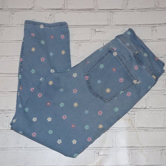 🌸 Juniors Jean Capris with Pastel Flowers – Size 15 Whimsical Print | Stretch - Picture 2 of 6